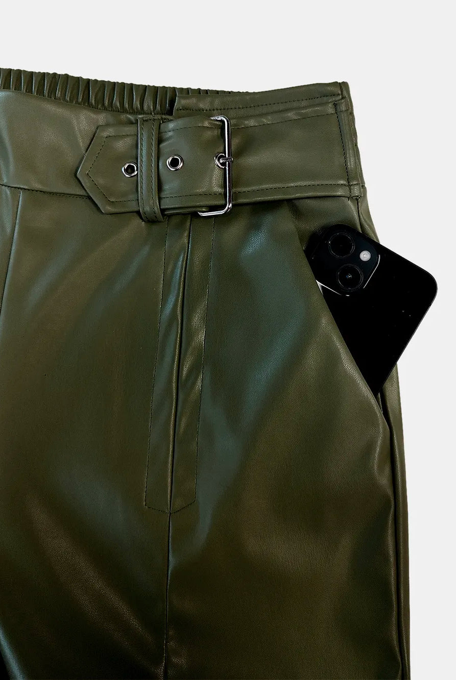 2deb1dcb-955f-4b41-b619-b6c21bc7b563-Max